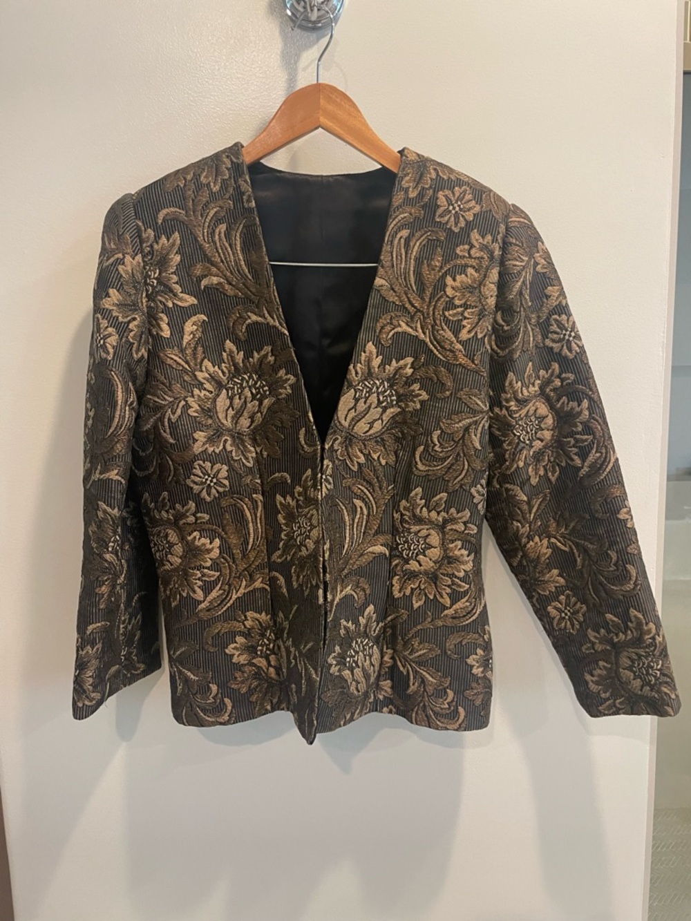 Women's Floral Brocade Jacket in Black and Gold